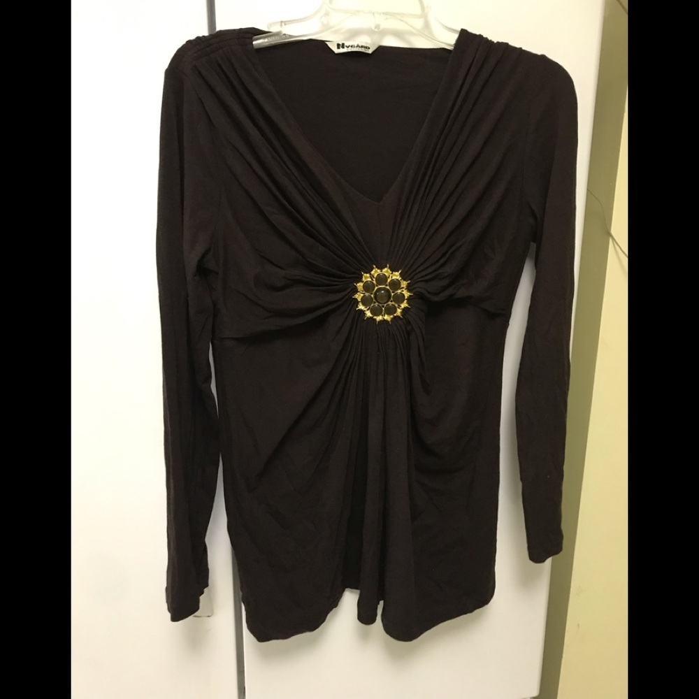 Nygard Collection top with tiger’s eye pin brooch